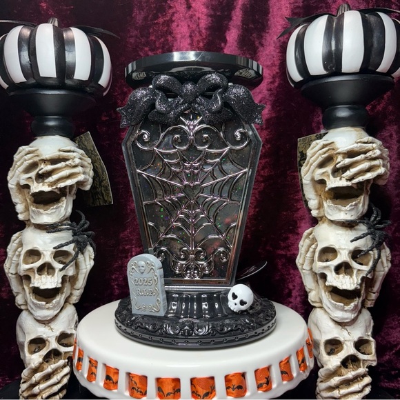 Bath & Body Works 2025 Light Up Glitter Coffin Waterglobe 3 Wick Candle Holder - Picture 1 of 12